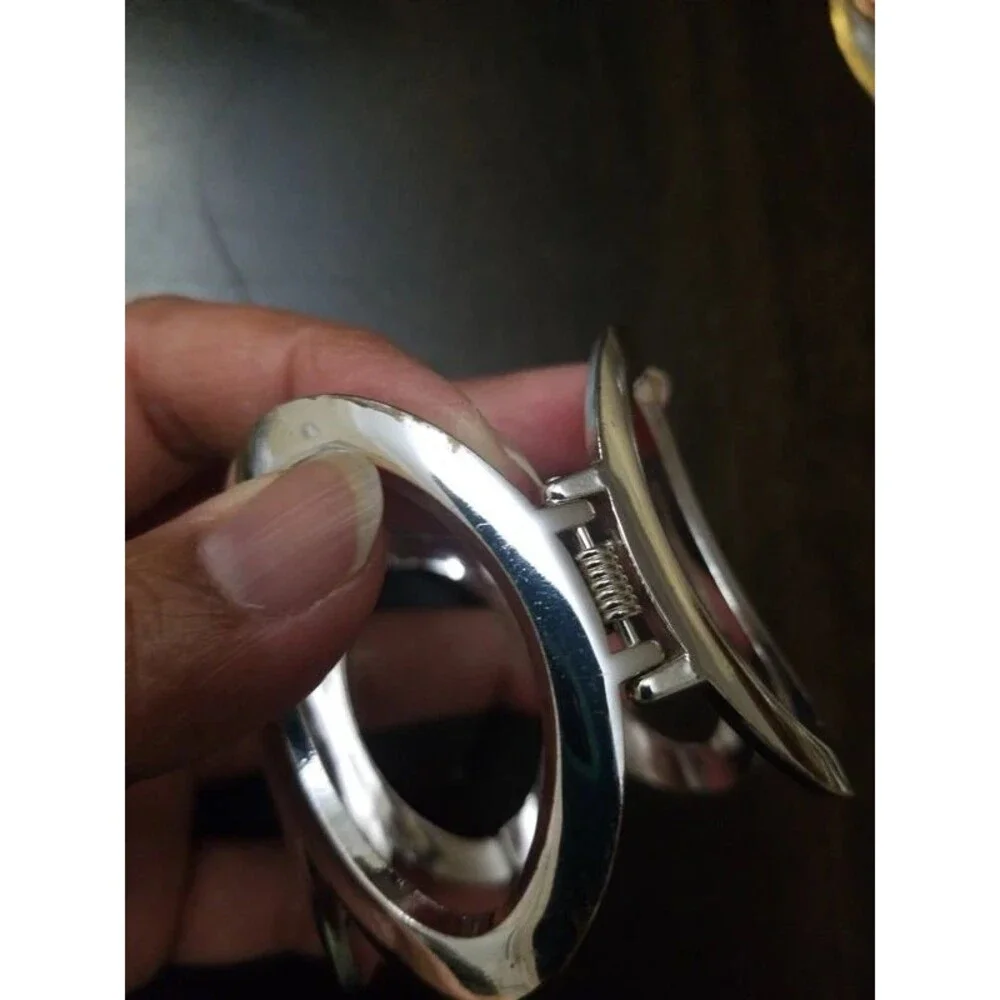 Hinged cuff bracelet